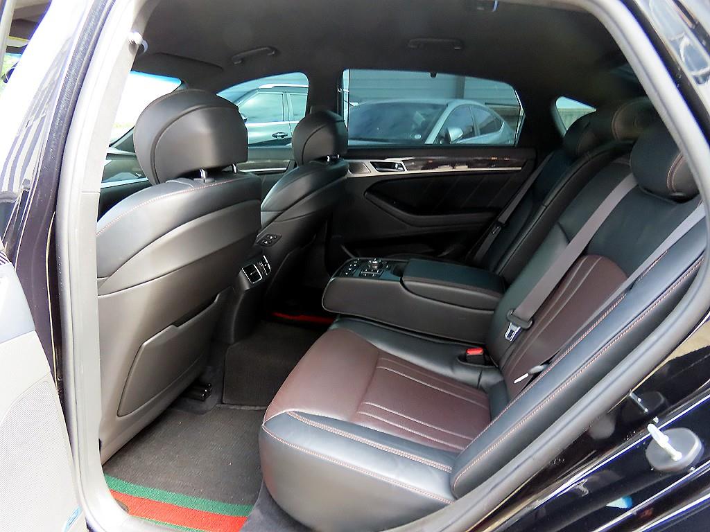 Genesis G80 — photo 06