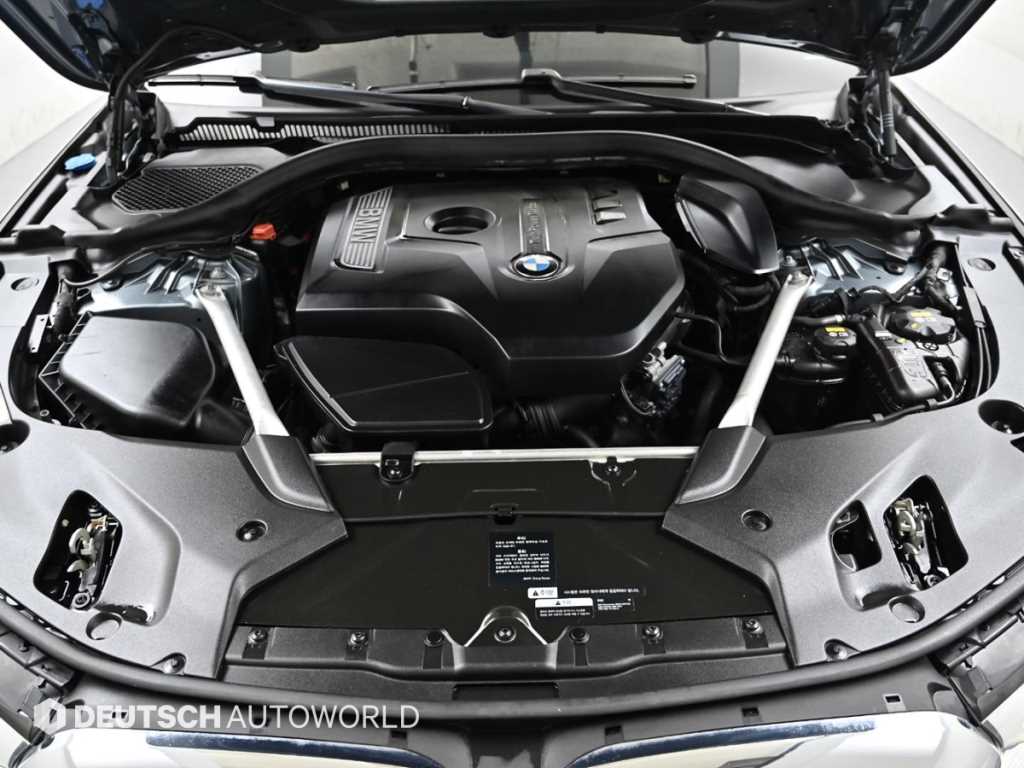 BMW 5-Series — photo 06