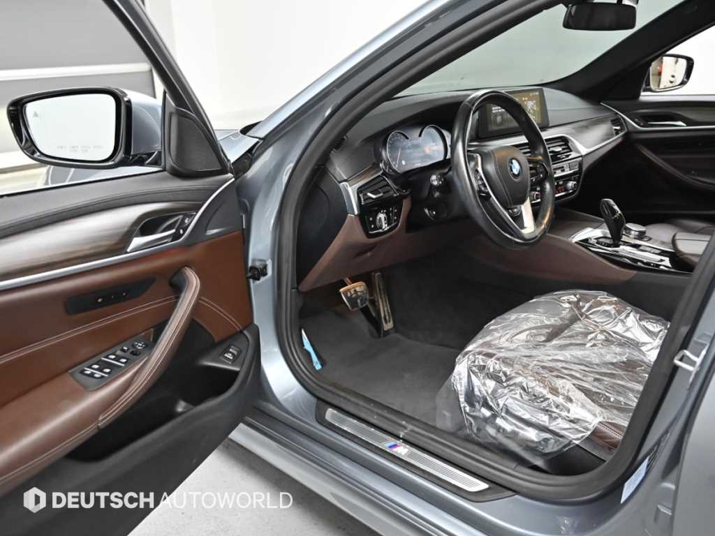 BMW 5-Series — photo 11
