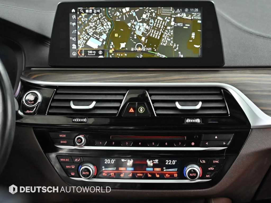 BMW 5-Series — photo 14