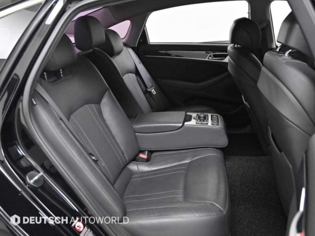 Genesis G80 — photo 12