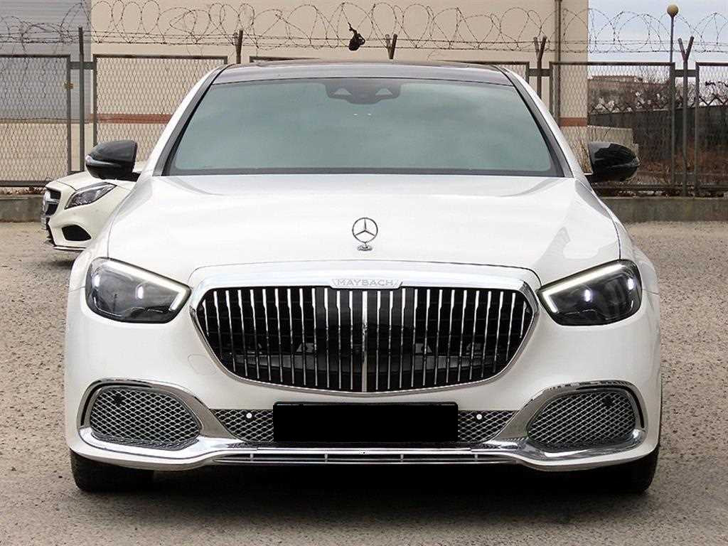 Mercedes-Benz E-Class — photo 01
