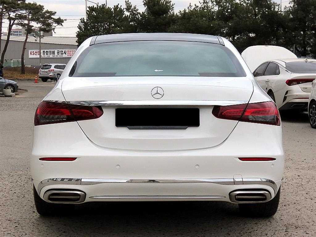 Mercedes-Benz E-Class — photo 04