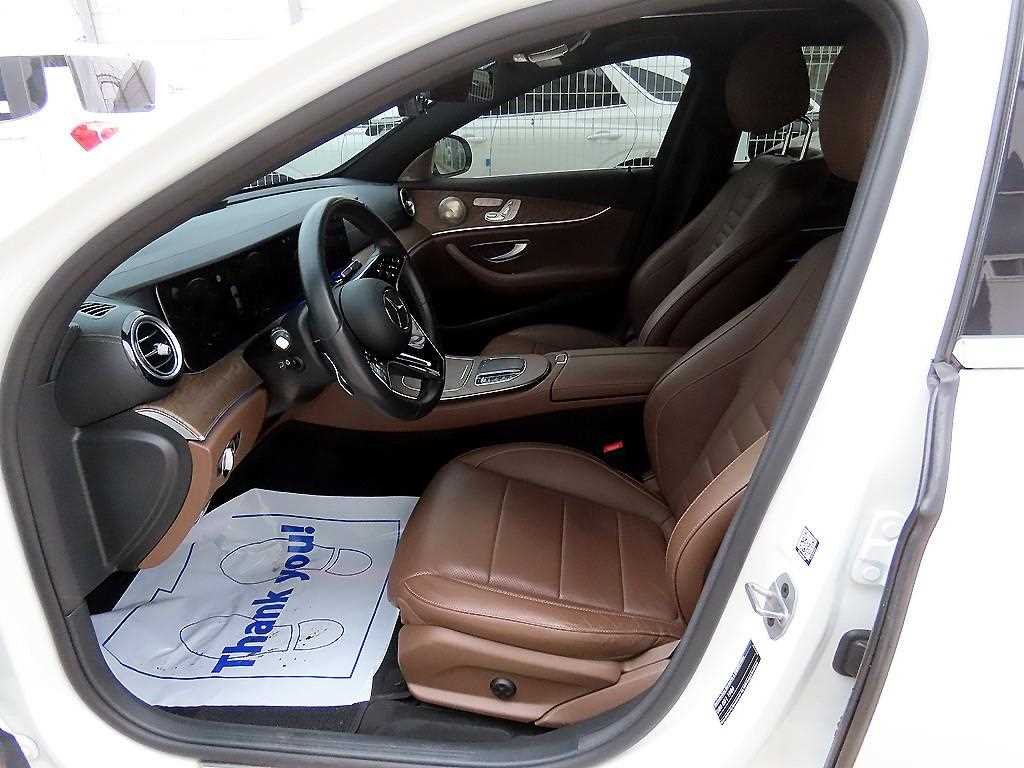 Mercedes-Benz E-Class — photo 05