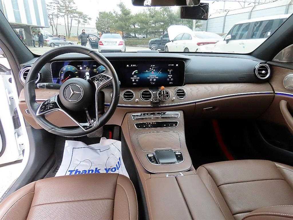 Mercedes-Benz E-Class — photo 07