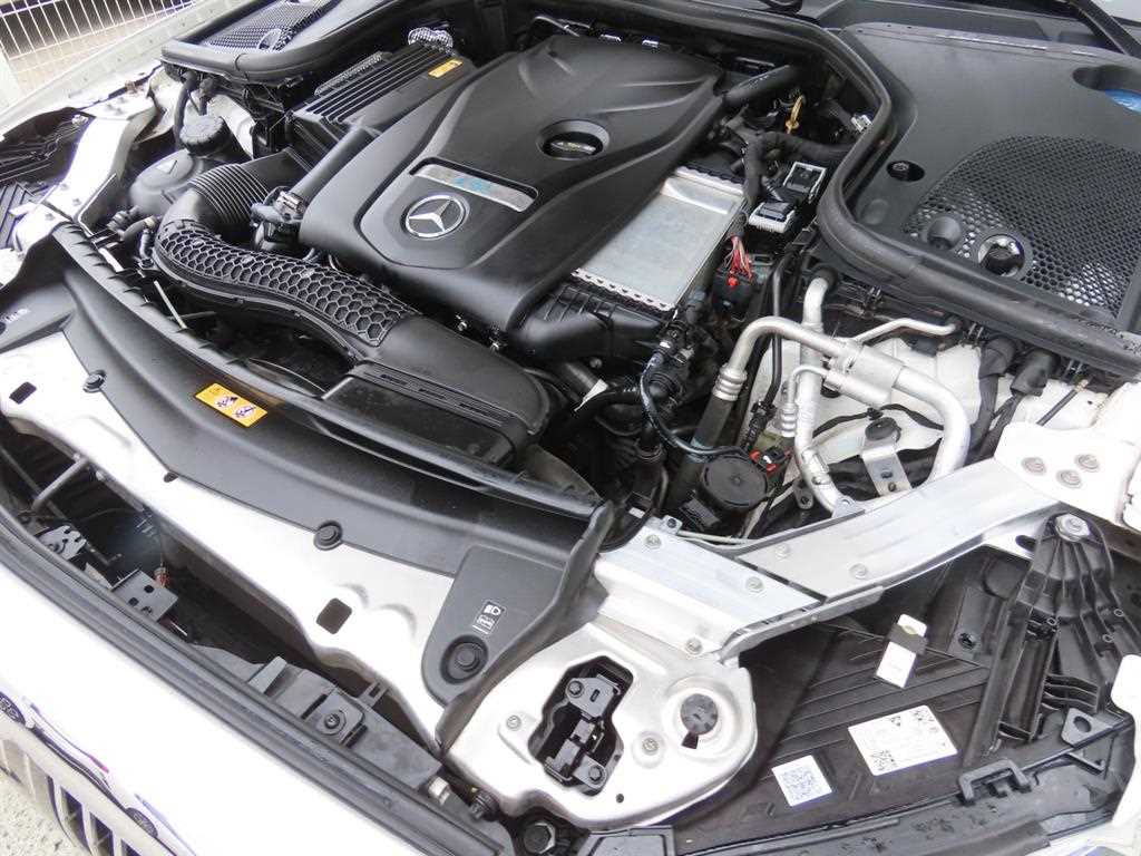 Mercedes-Benz E-Class — photo 19