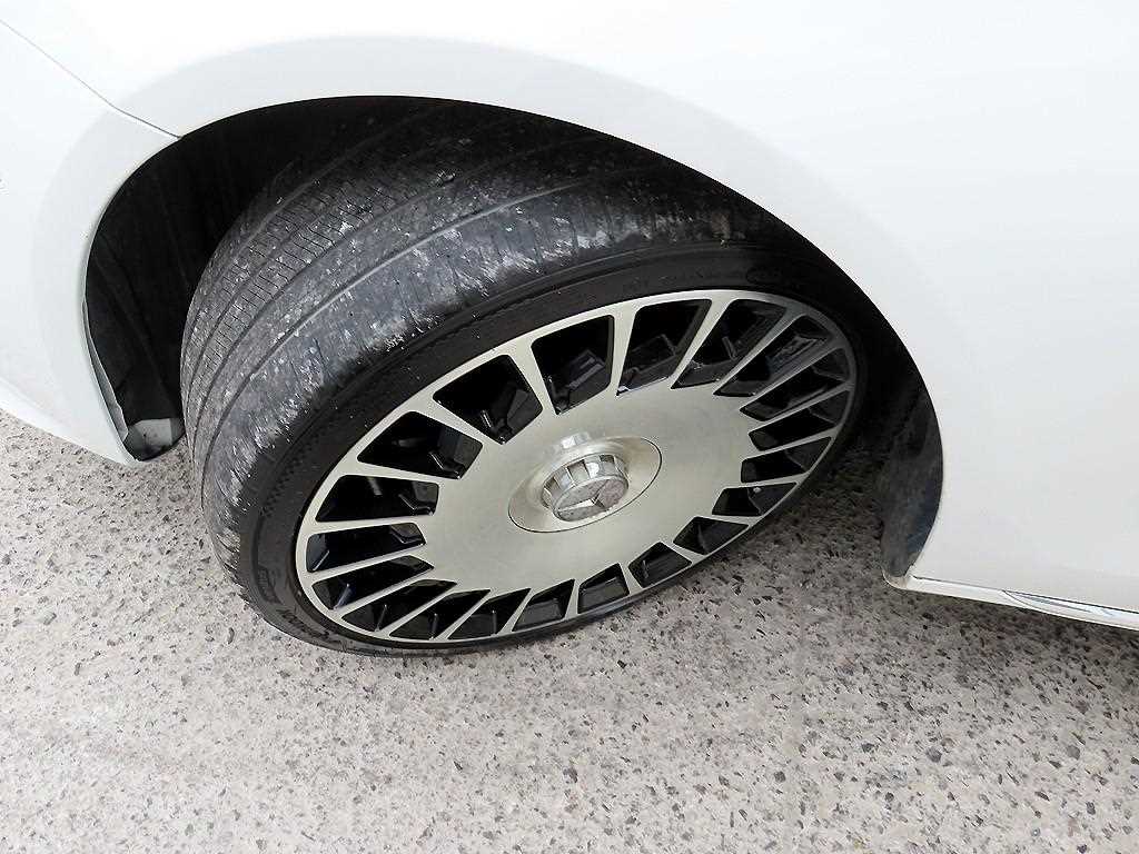 Mercedes-Benz E-Class — photo 20