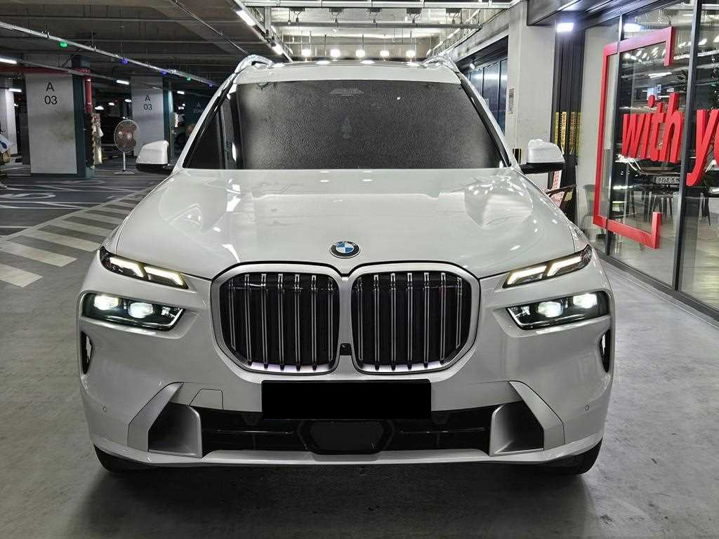 BMW X7 — photo 02