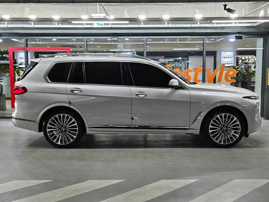 BMW X7 — photo 03