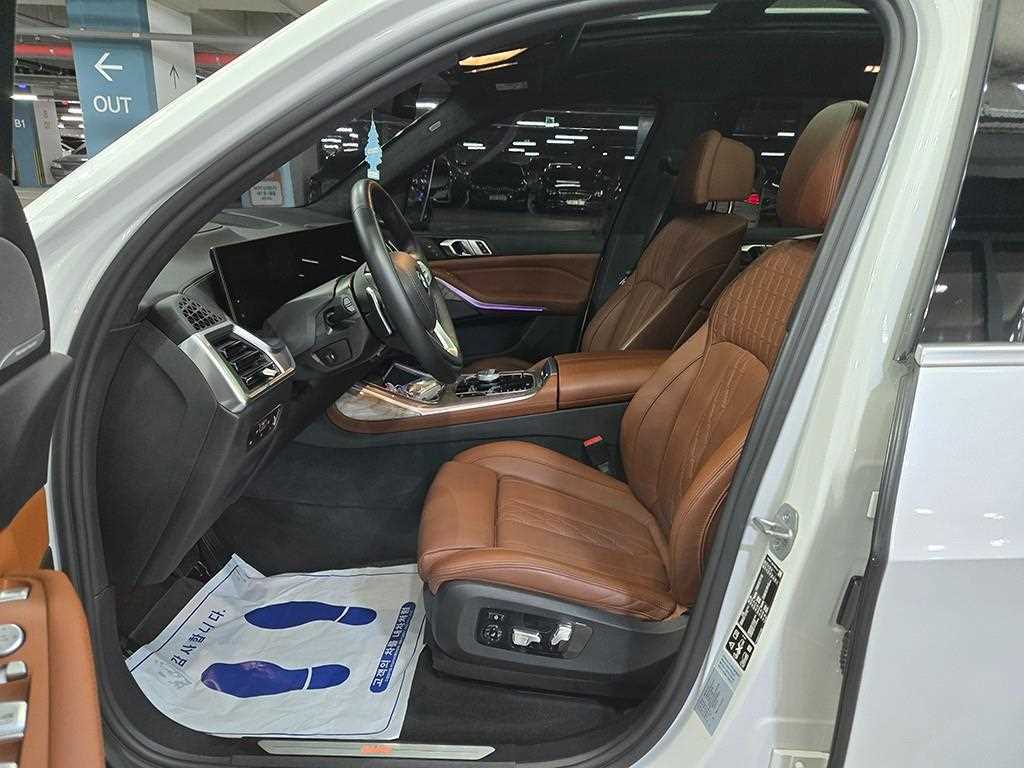 BMW X7 — photo 06