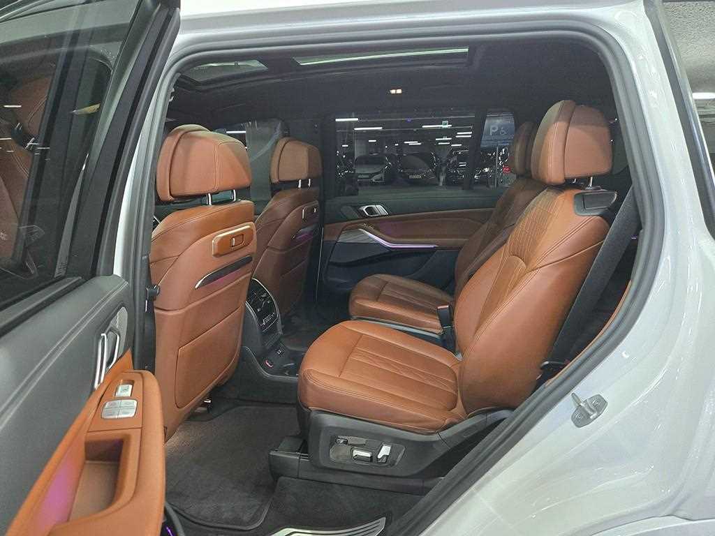 BMW X7 — photo 07
