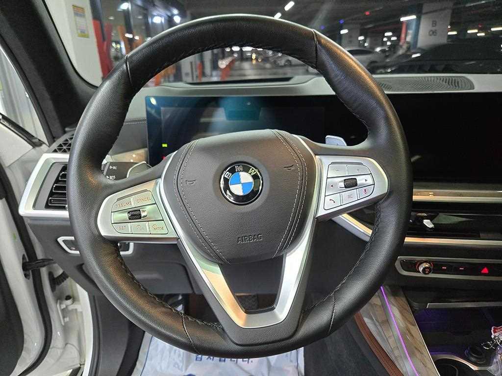 BMW X7 — photo 08