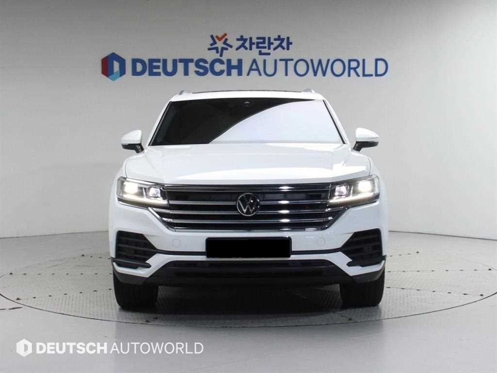 Volkswagen Touareg — photo 03