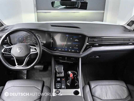 Volkswagen Touareg — photo 07