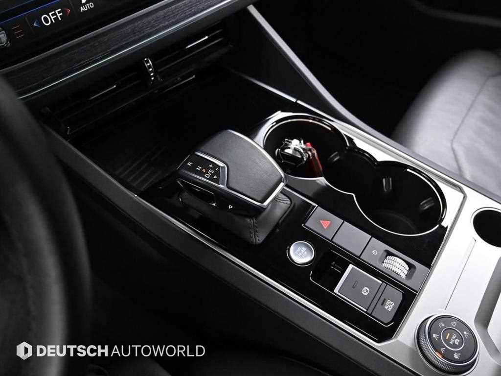 Volkswagen Touareg — photo 09