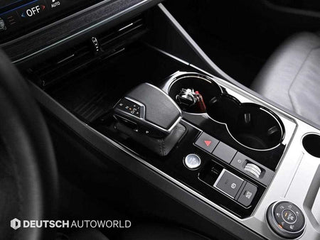 Volkswagen Touareg — photo 09