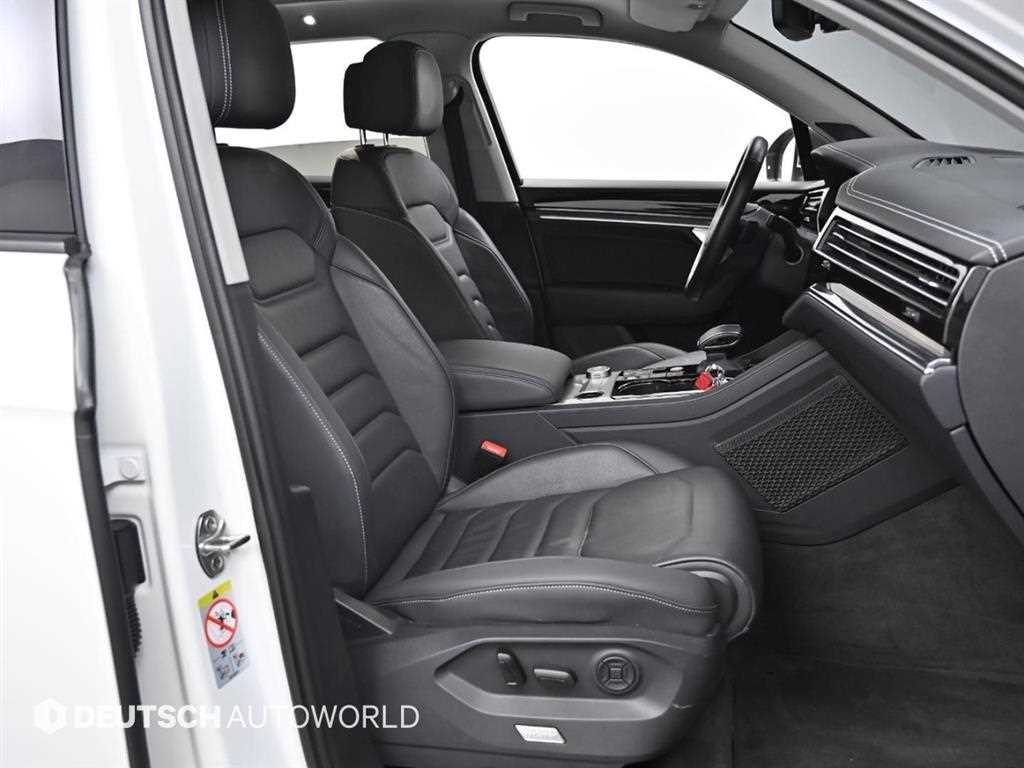 Volkswagen Touareg — photo 10