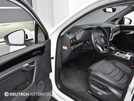 Volkswagen Touareg — photo 11