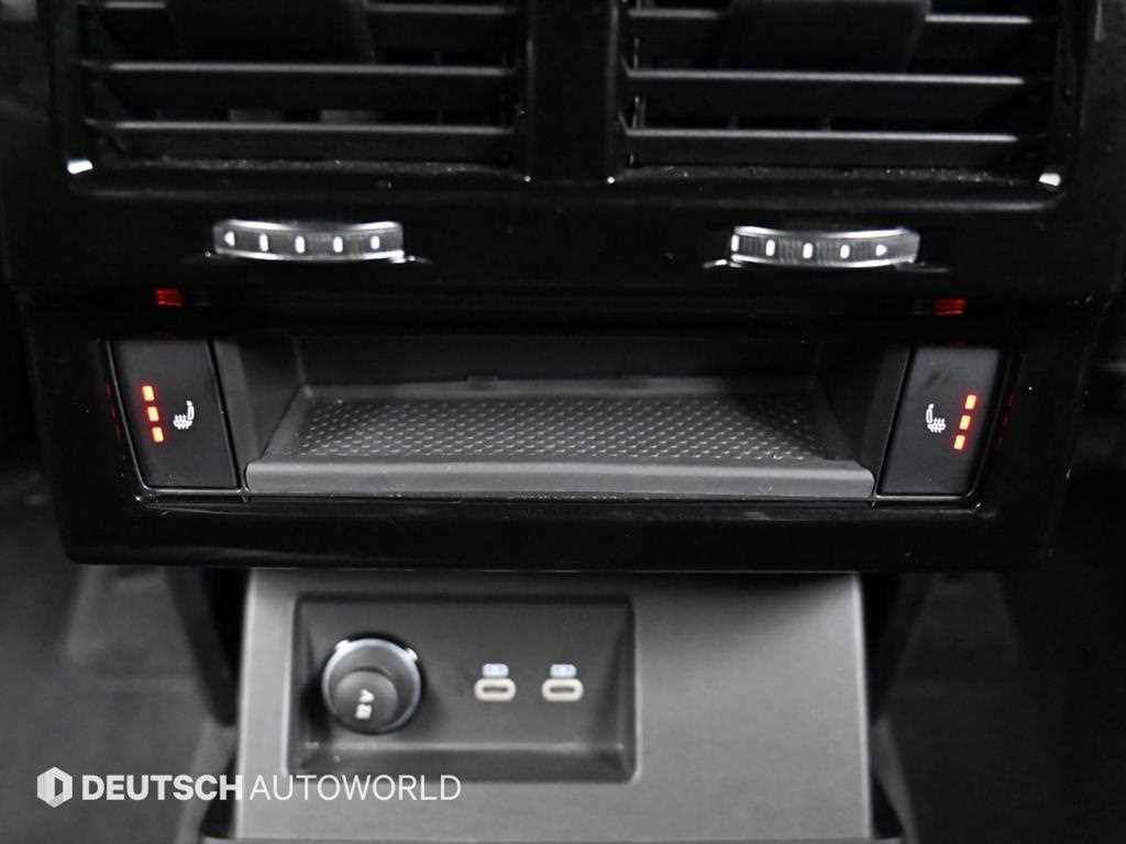 Volkswagen Touareg — photo 16
