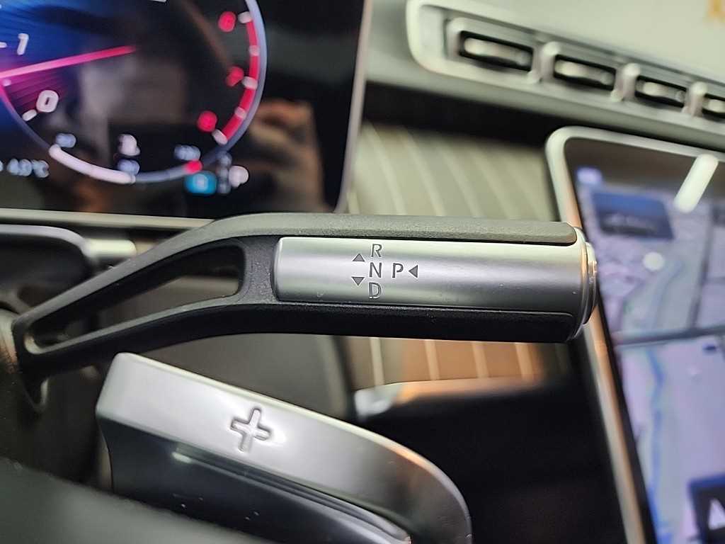 Mercedes-Benz S-Class — photo 08