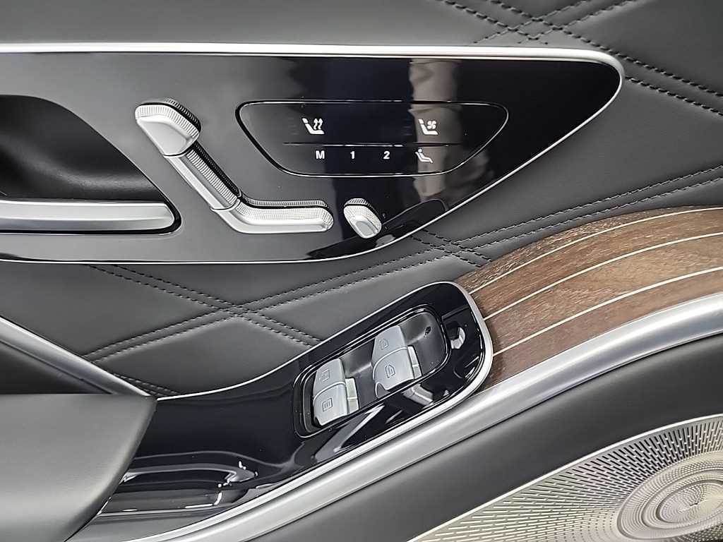 Mercedes-Benz S-Class — photo 16