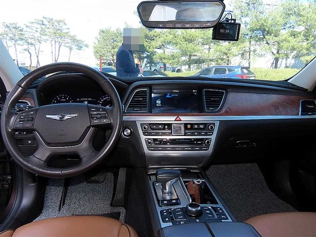 Genesis G80 — photo 07