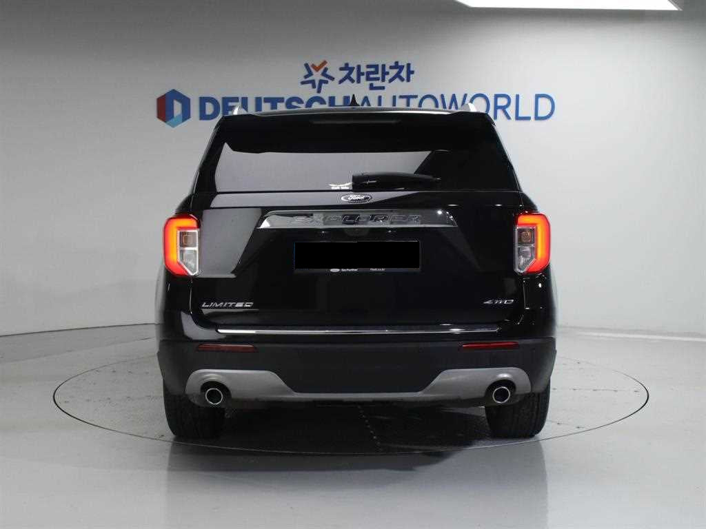 Ford Explorer — photo 05