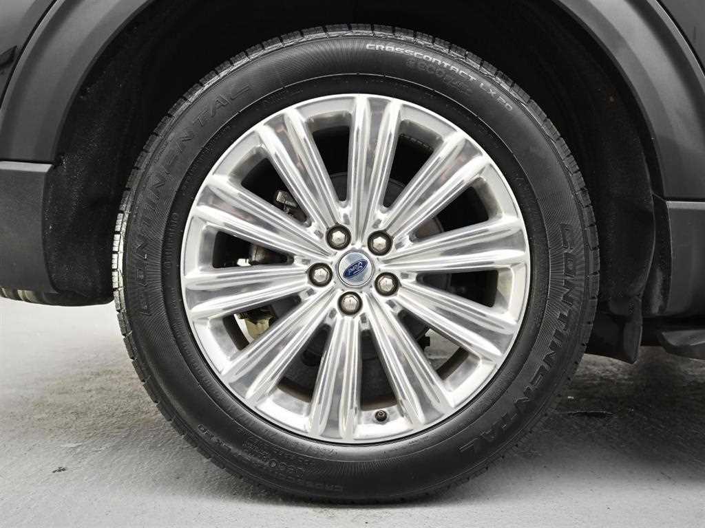 Ford Explorer — photo 06