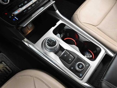 Ford Explorer — photo 10