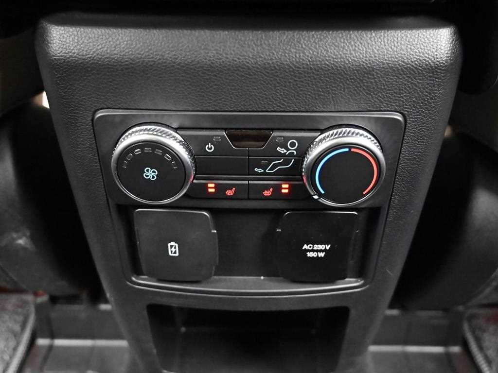 Ford Explorer — photo 16