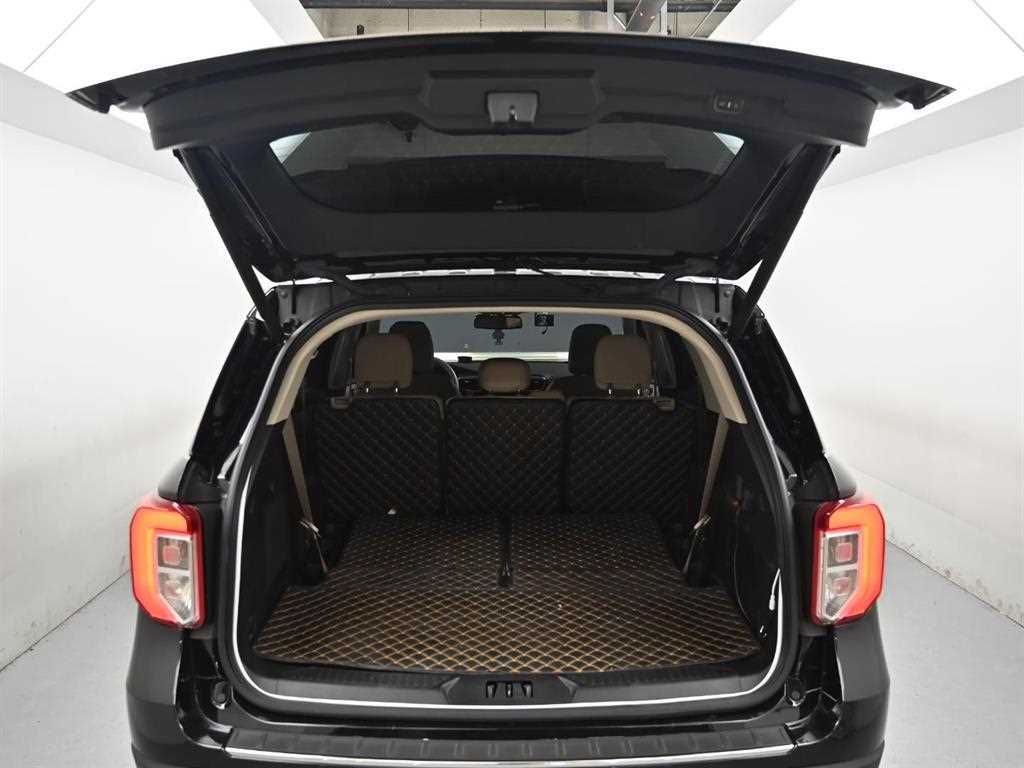 Ford Explorer — photo 19