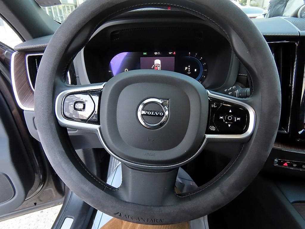 Volvo XC60 — photo 08