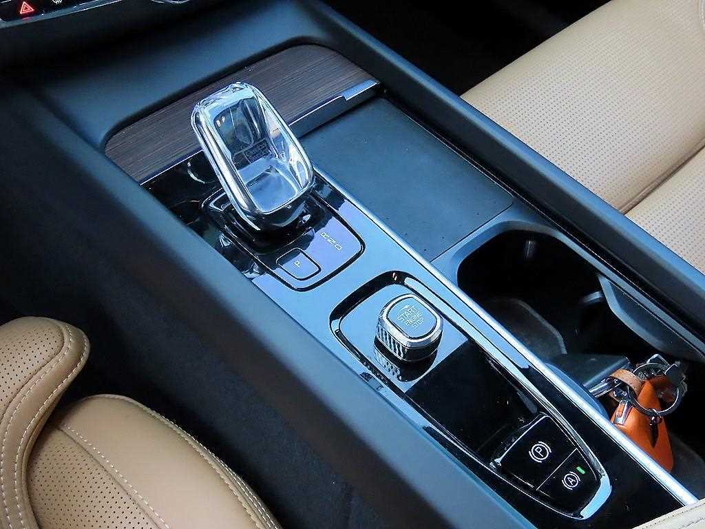Volvo XC60 — photo 11