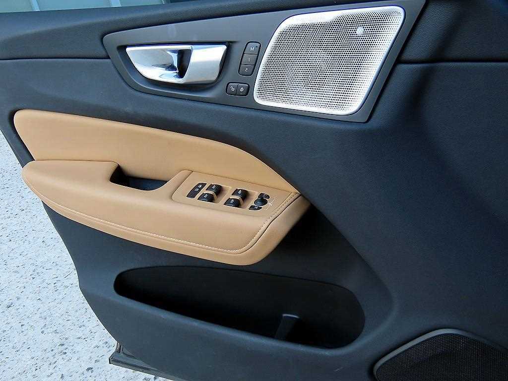 Volvo XC60 — photo 12