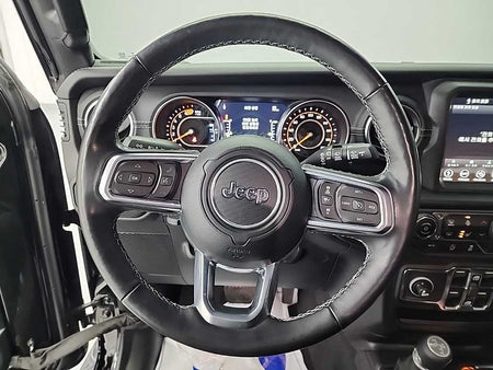 Jeep Wrangler — photo 09