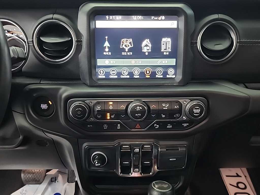 Jeep Wrangler — photo 10
