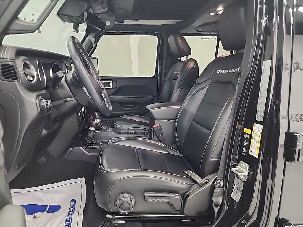 Jeep Wrangler — photo 11