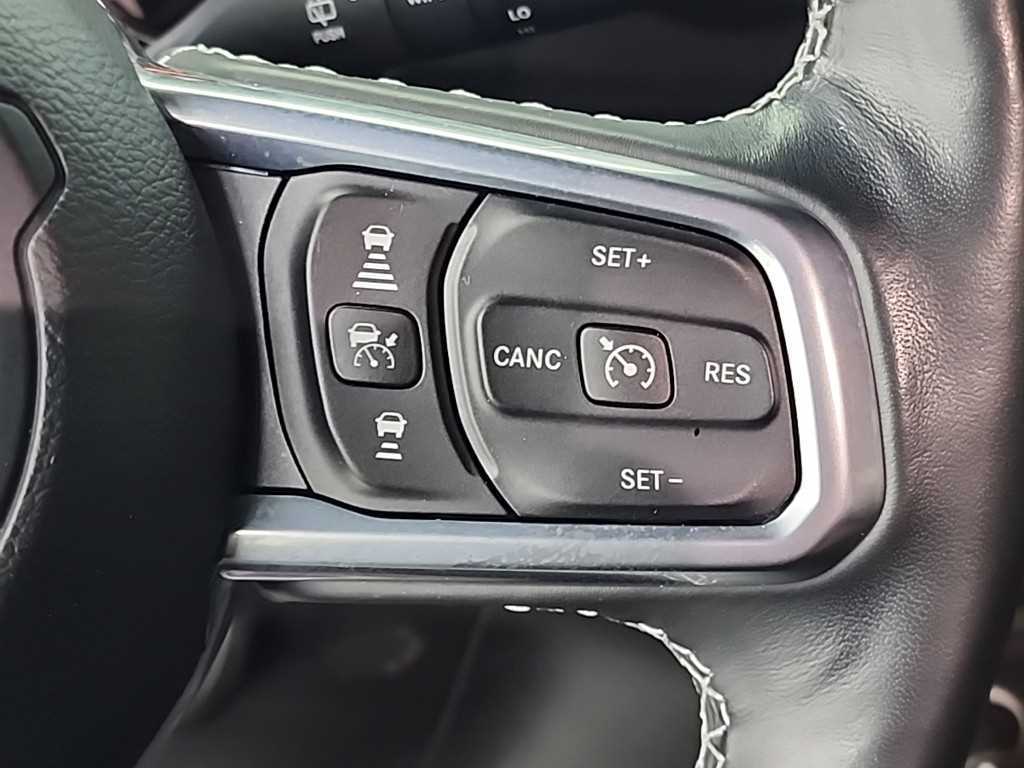 Jeep Wrangler — photo 17