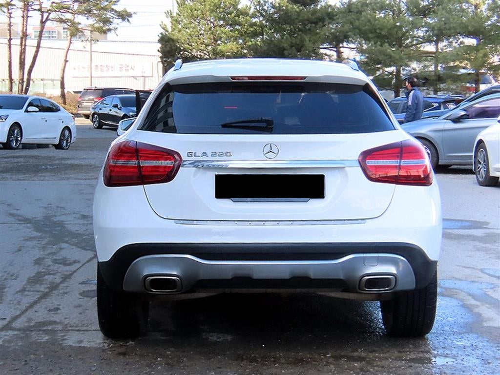 Mercedes-Benz GLA-Class — photo 04