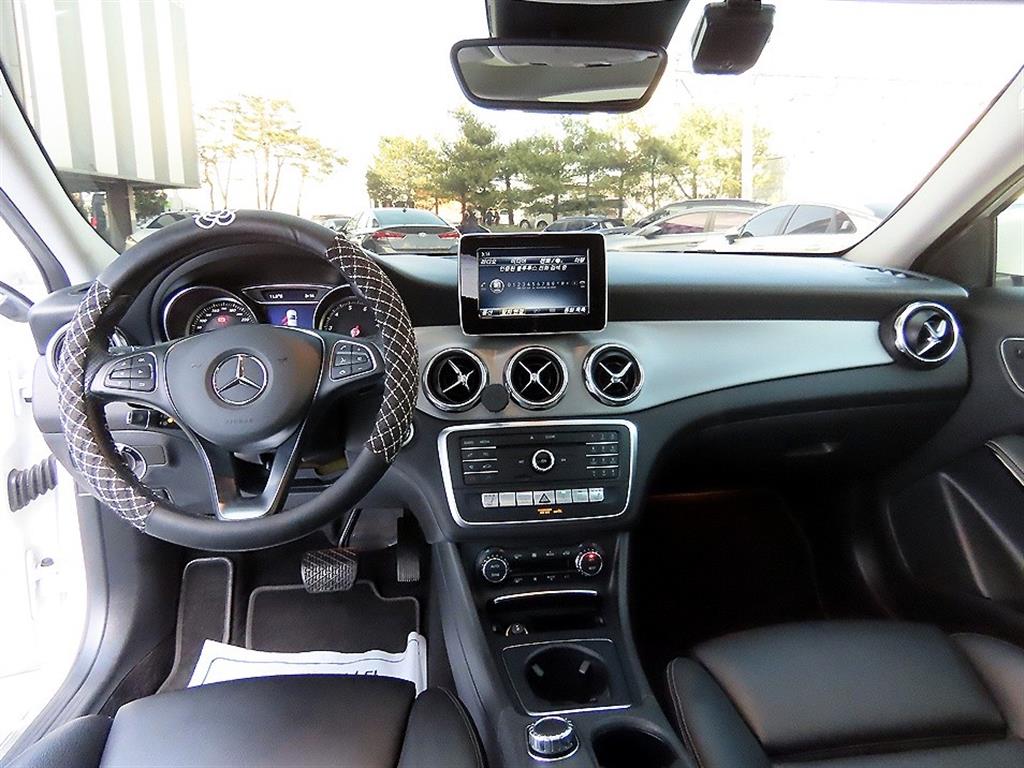 Mercedes-Benz GLA-Class — photo 07