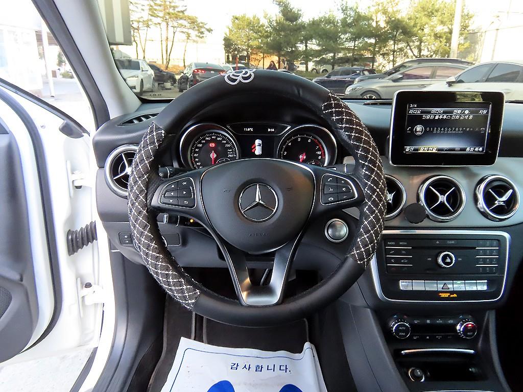 Mercedes-Benz GLA-Class — photo 08