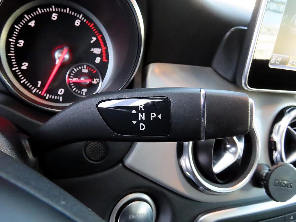 Mercedes-Benz GLA-Class — photo 10