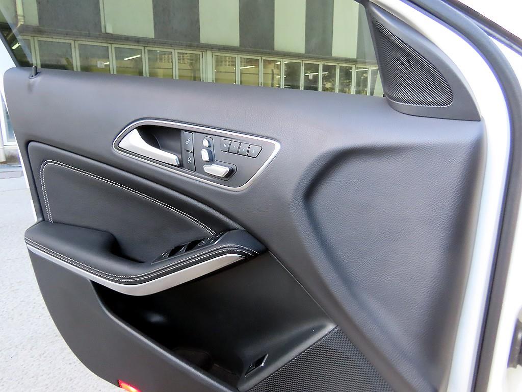 Mercedes-Benz GLA-Class — photo 11