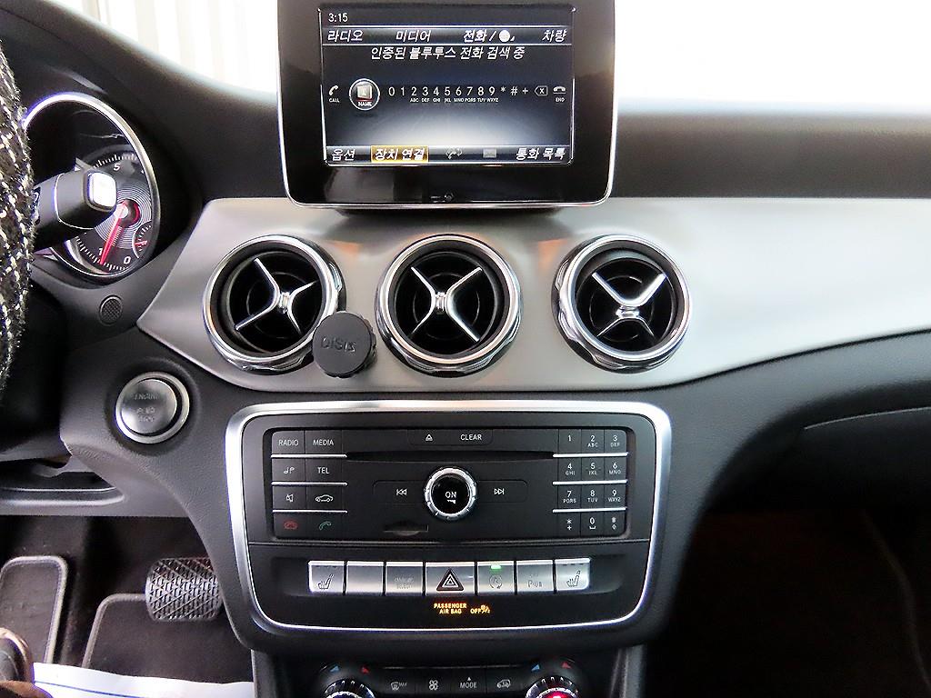 Mercedes-Benz GLA-Class — photo 13