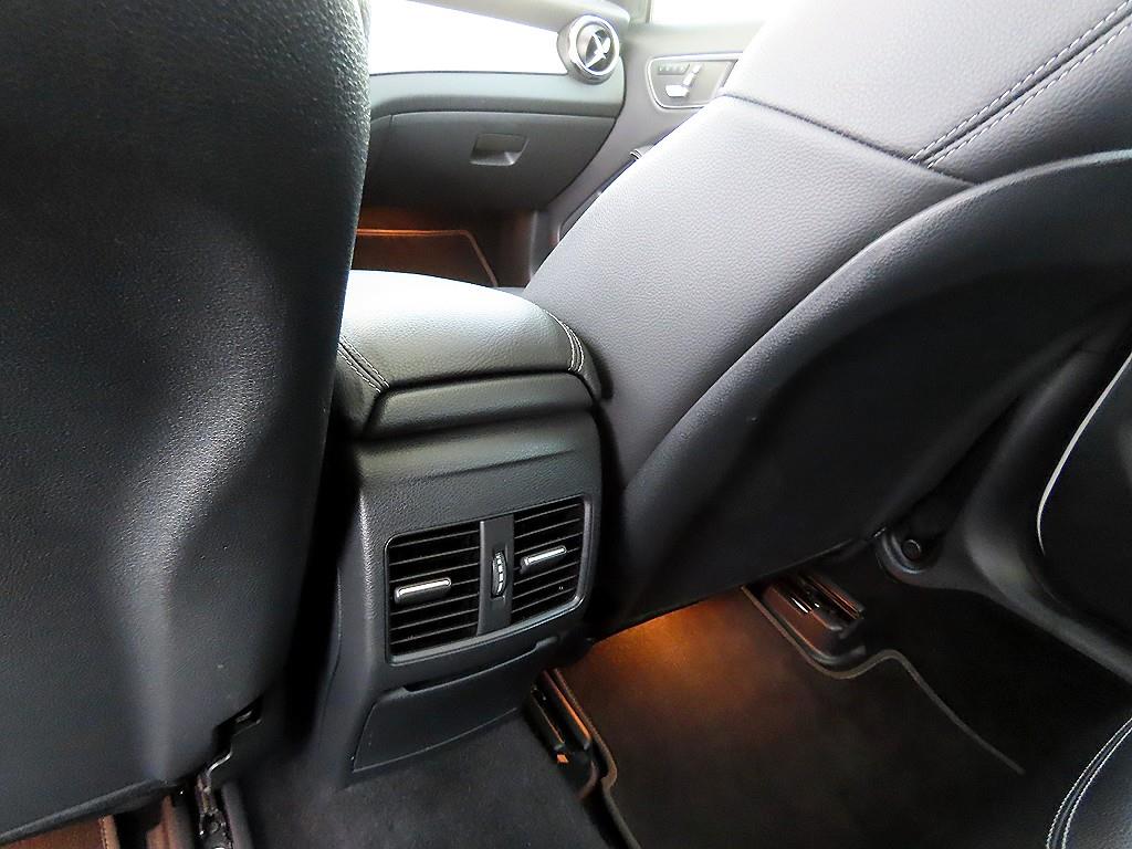Mercedes-Benz GLA-Class — photo 16