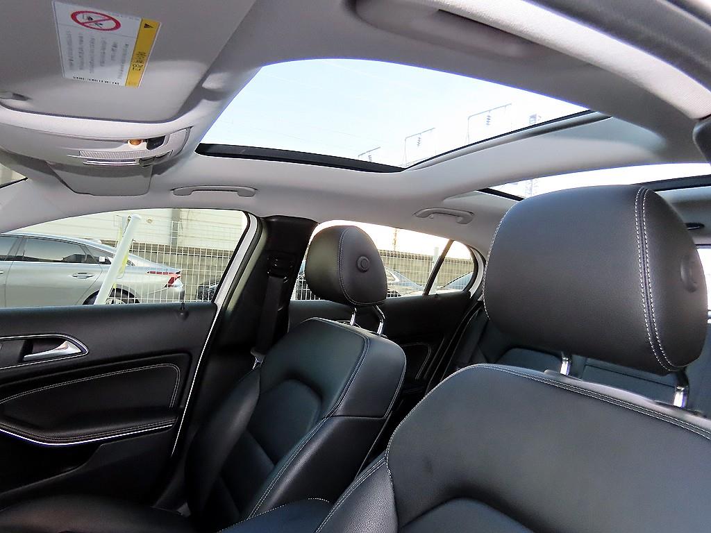 Mercedes-Benz GLA-Class — photo 17