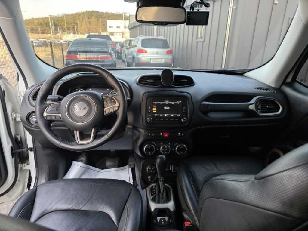 Jeep Renegade — photo 06