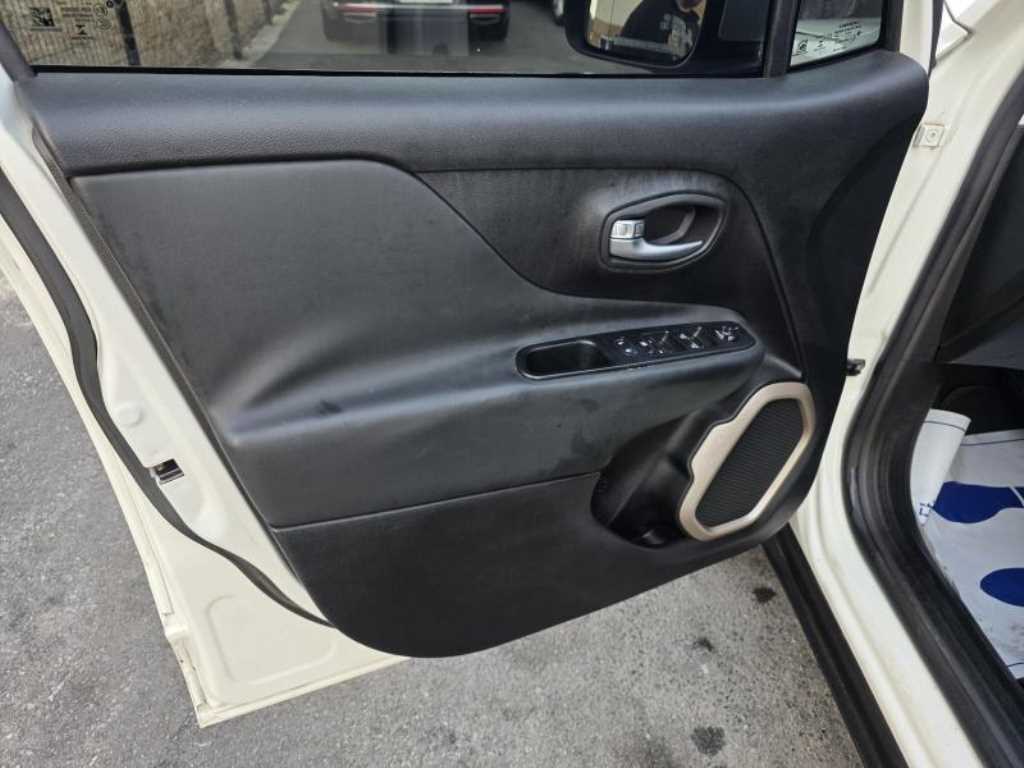 Jeep Renegade — photo 08