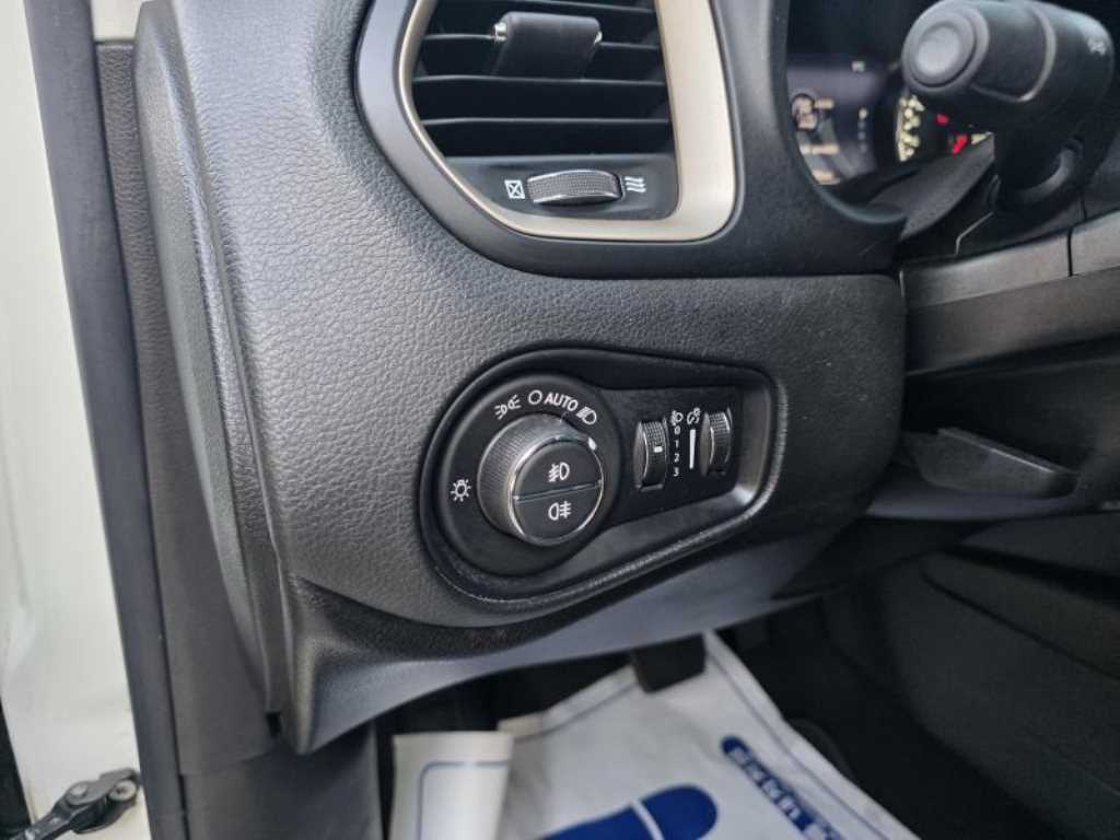 Jeep Renegade — photo 10