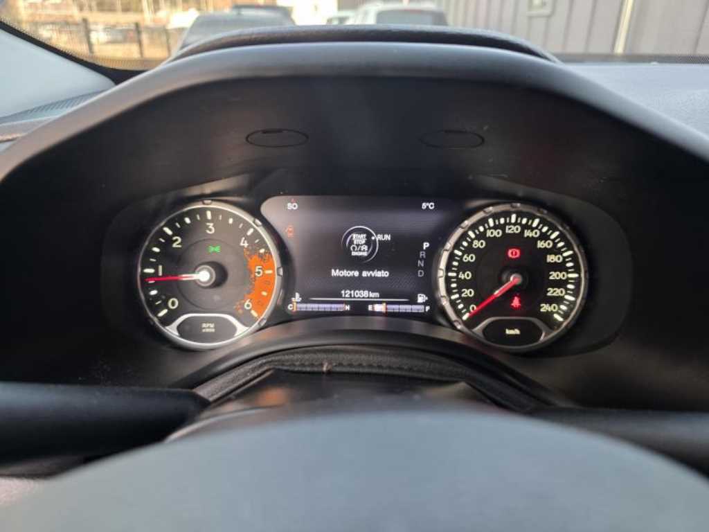Jeep Renegade — photo 11